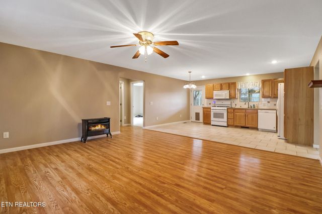 365 E Mayland Drive, Crossville, TN 38571