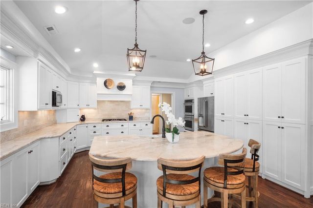1832 N Alanton DR, Virginia Beach, VA 23454