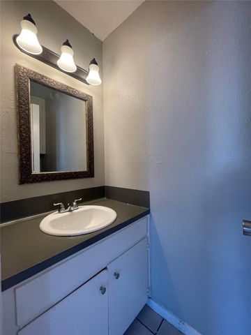 2619 Ektom DR C, Austin, TX 78745