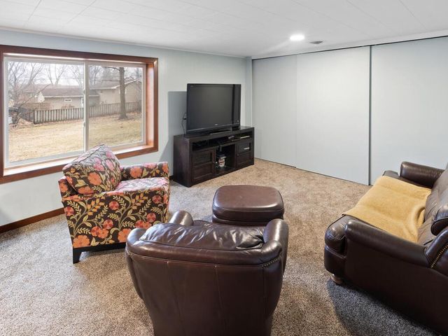 932 11th Avenue SE, Forest Lake, MN 55025