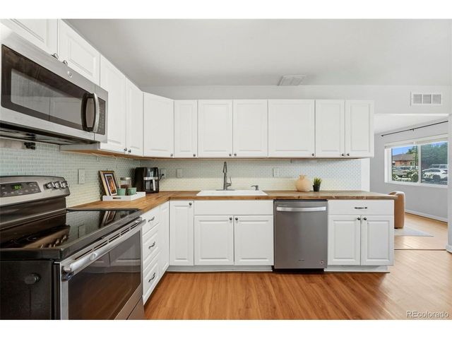 9051 Lilly Ct, Thornton, CO 80229