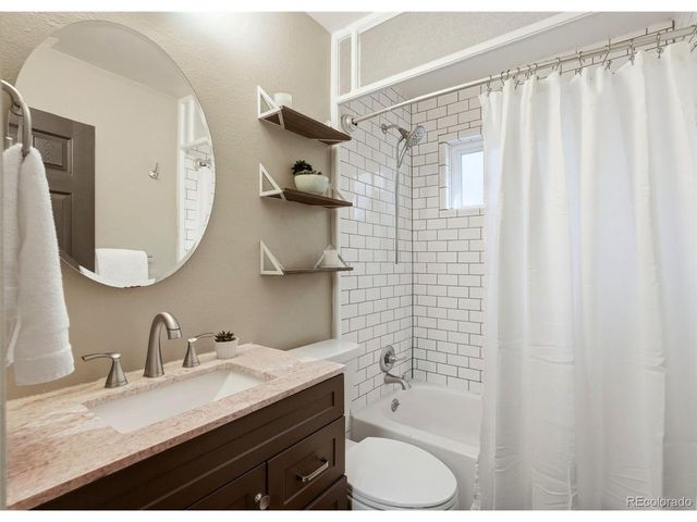 9051 Lilly Ct, Thornton, CO 80229