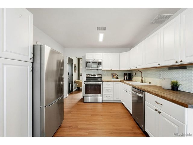 9051 Lilly Ct, Thornton, CO 80229