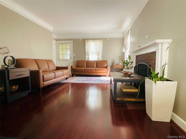 148 Canterbury Road, Williston Park, NY 11596