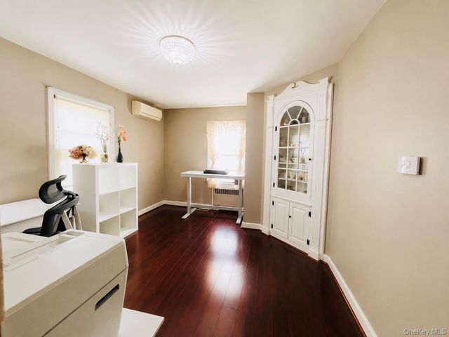 148 Canterbury Road, Williston Park, NY 11596
