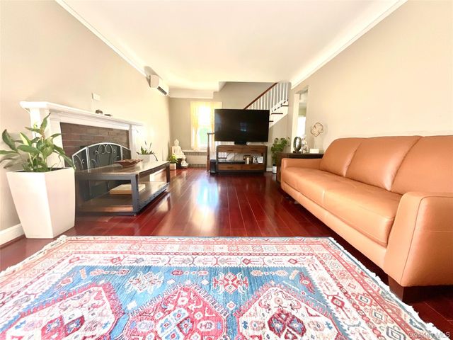 148 Canterbury Road, Williston Park, NY 11596