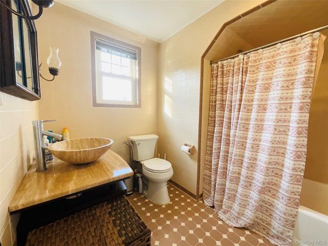 148 Canterbury Road, Williston Park, NY 11596
