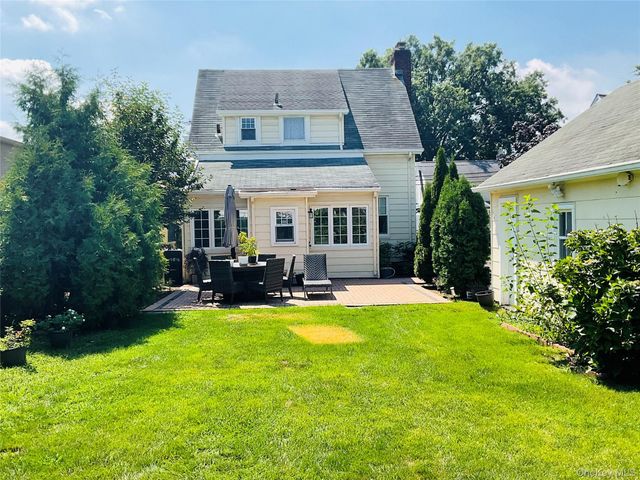 148 Canterbury Road, Williston Park, NY 11596