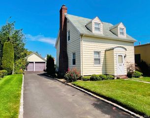148 Canterbury Road, Williston Park, NY 11596