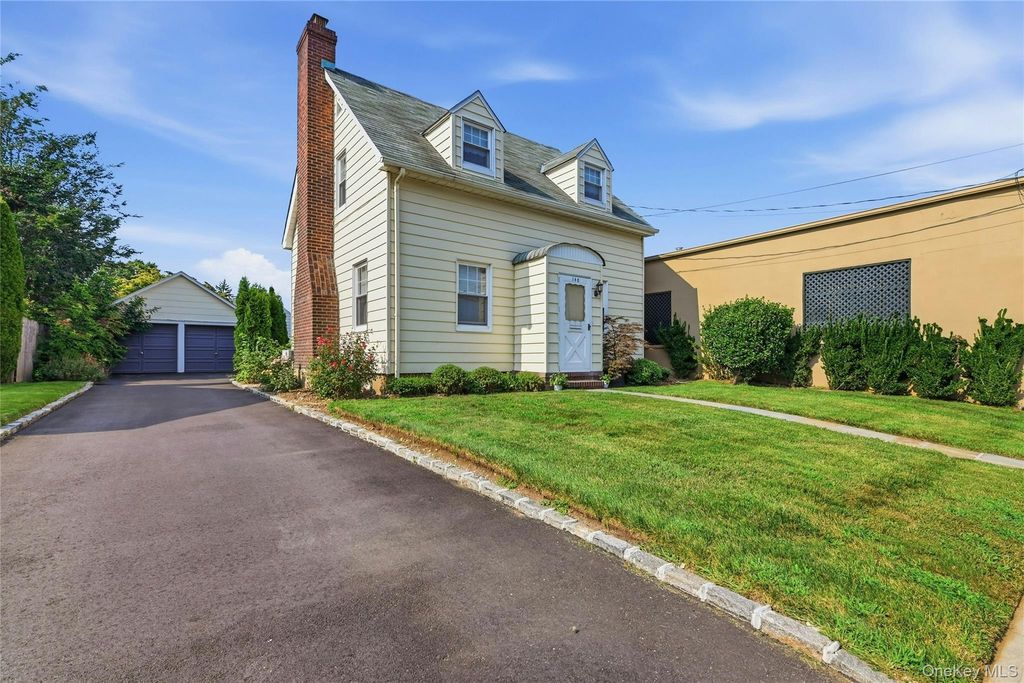 148 Canterbury Road, Williston Park, NY 11596 — photo 2