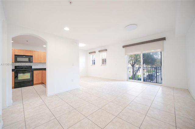 10885 NW 89th Ter 211, Doral, FL 33178