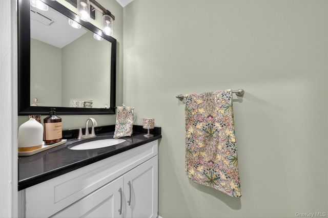 12 Brook Drive, Washingtonville, NY 10992