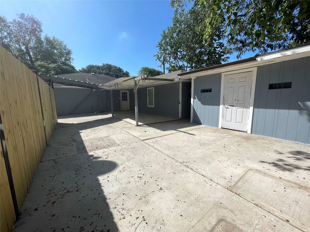 13809 Hershe Street, Houston, TX 77015