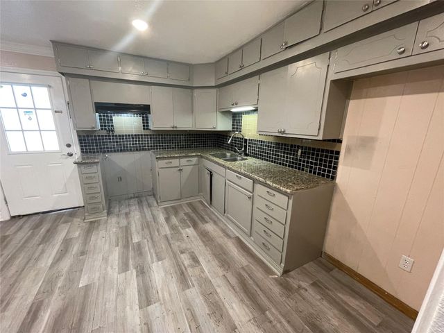 13809 Hershe Street, Houston, TX 77015