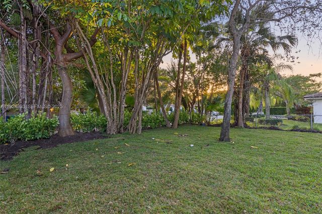 12940 SW 73rd Ave, Pinecrest, FL 33156