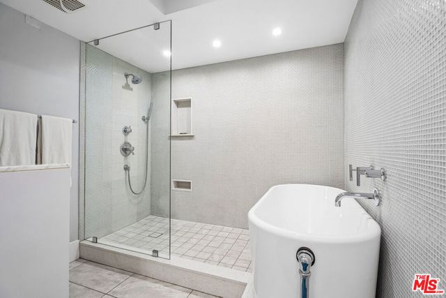 2930 Neilson Way 505, Santa Monica, CA 90405