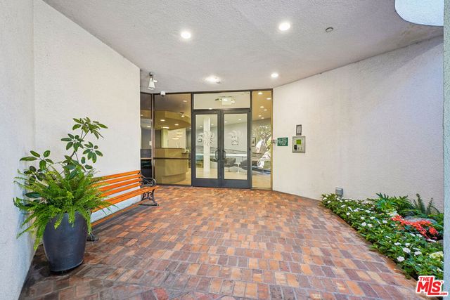 2930 Neilson Way 505, Santa Monica, CA 90405