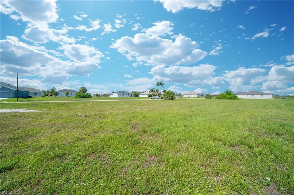Image 4 of property listing at 4119 NW 37th ST, Cape Coral, FL 33993