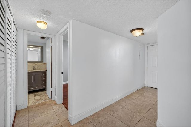 115 Lake Emerald Drive 403, Oakland Park, FL 33309