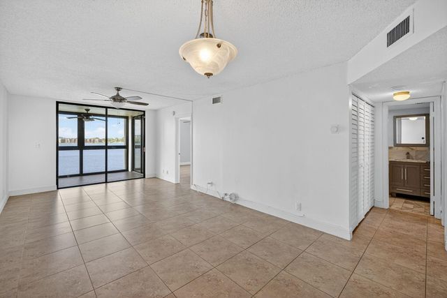 115 Lake Emerald Drive 403, Oakland Park, FL 33309