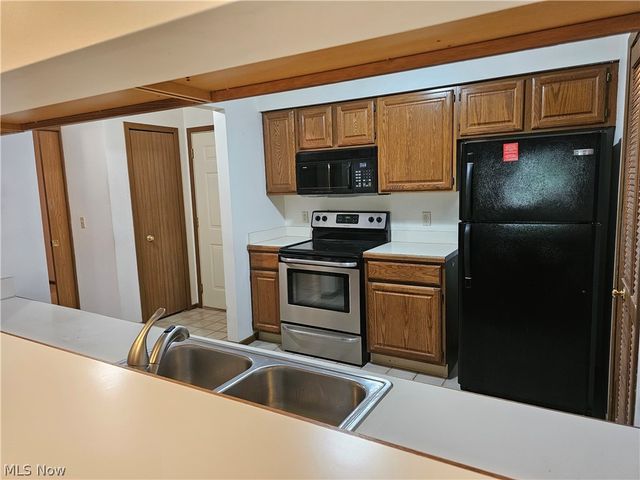 8605 Scenicview Drive 203, Broadview Heights, OH 44147
