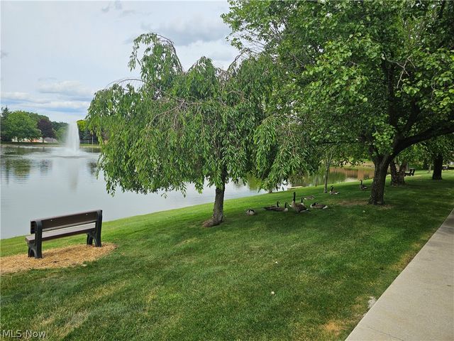 8605 Scenicview Drive 203, Broadview Heights, OH 44147