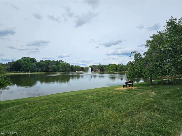 8605 Scenicview Drive 203, Broadview Heights, OH 44147