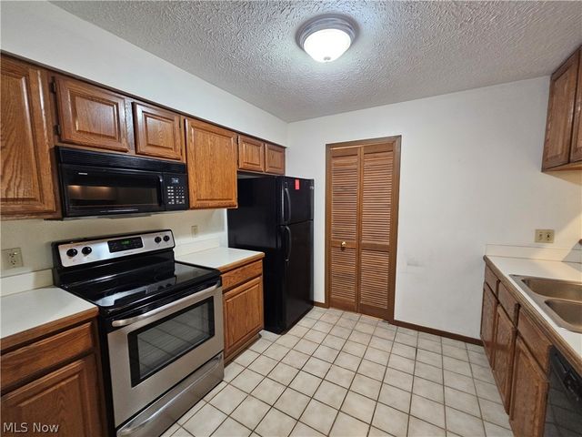 8605 Scenicview Drive 203, Broadview Heights, OH 44147