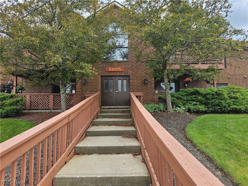8605 Scenicview Drive 203, Broadview Heights, OH 44147