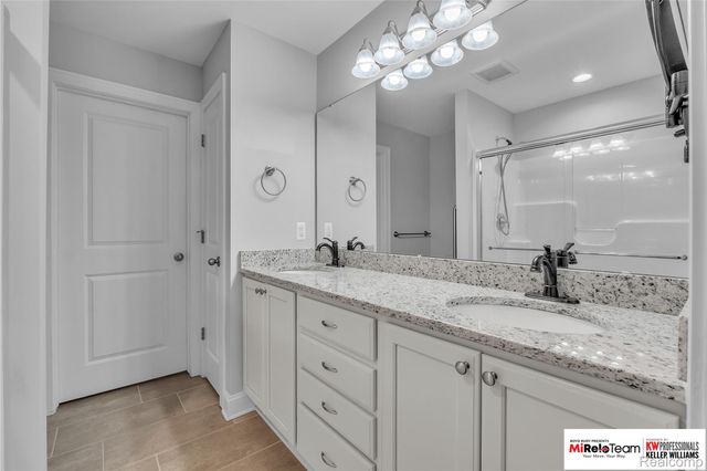 1909 Egret Pointe, Genoa Township, MI 48843