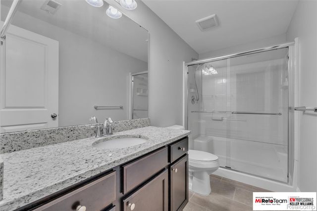 1909 Egret Pointe, Genoa Township, MI 48843