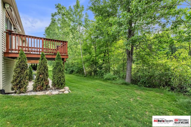 1909 Egret Pointe, Genoa Township, MI 48843