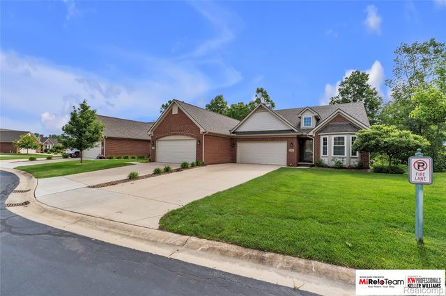 1909 Egret Pointe, Genoa Township, MI 48843