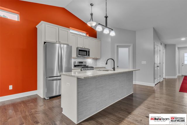 1909 Egret Pointe, Genoa Township, MI 48843