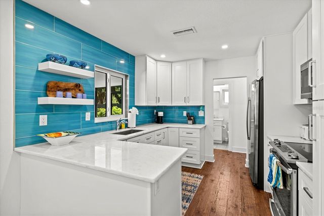 2587 RINGLING BOULEVARD, Sarasota, FL 34237