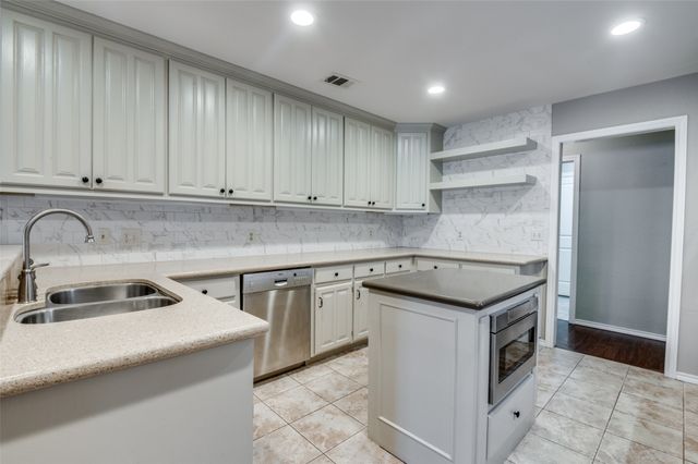 1023 Kingston Drive, Mansfield, TX 76063