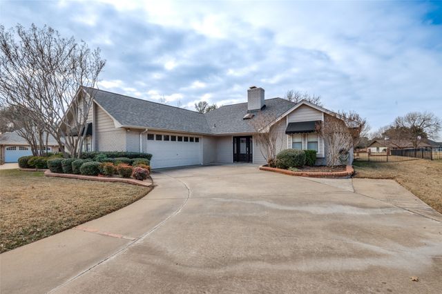1023 Kingston Drive, Mansfield, TX 76063