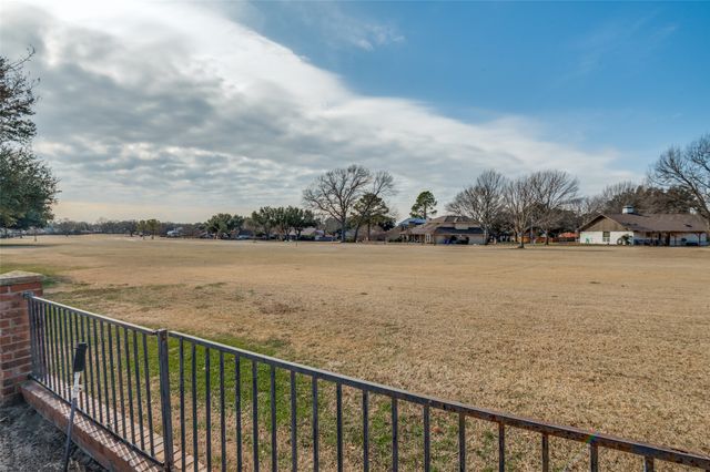 1023 Kingston Drive, Mansfield, TX 76063