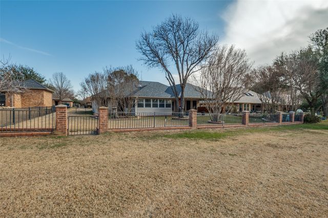 1023 Kingston Drive, Mansfield, TX 76063