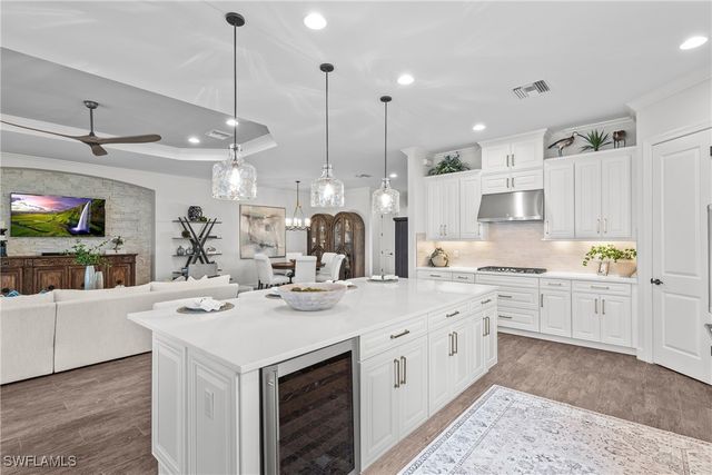 9476 Livorno CT, Naples, FL 34119