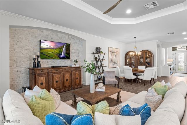 9476 Livorno CT, Naples, FL 34119