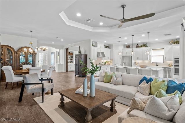 9476 Livorno CT, Naples, FL 34119
