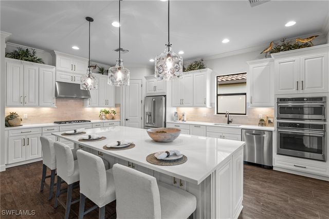 9476 Livorno CT, Naples, FL 34119