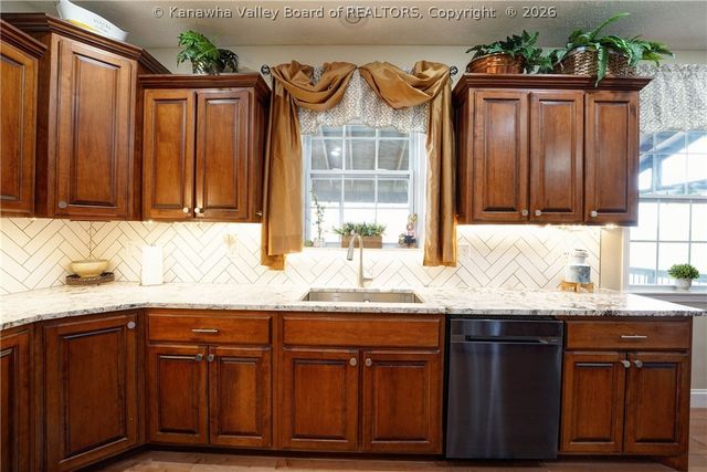 305 Wynterhall Lane, South Charleston, WV 25309