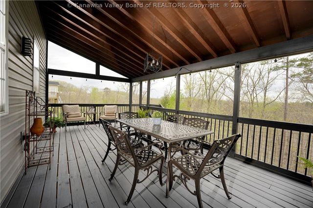 305 Wynterhall Lane, South Charleston, WV 25309