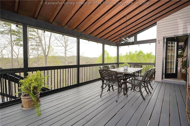 305 Wynterhall Lane, South Charleston, WV 25309