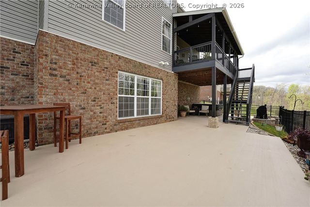 305 Wynterhall Lane, South Charleston, WV 25309