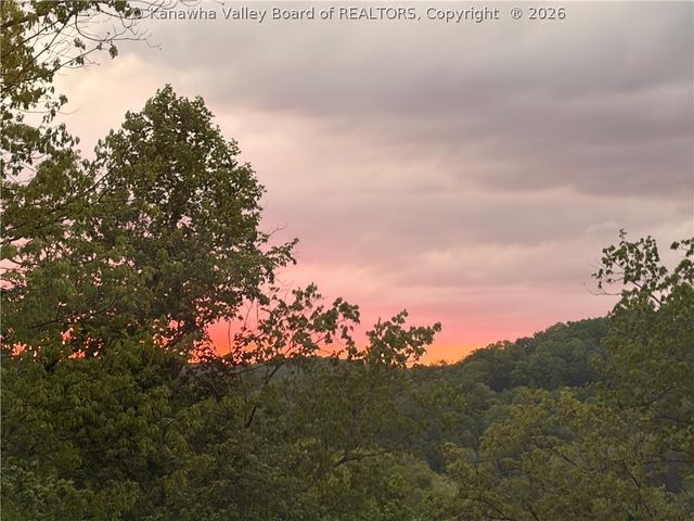 305 Wynterhall Lane, South Charleston, WV 25309