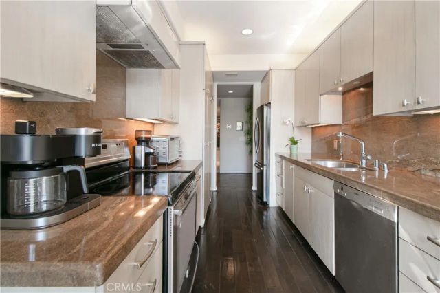 4949 Genesta Avenue 308, Encino, CA 91316