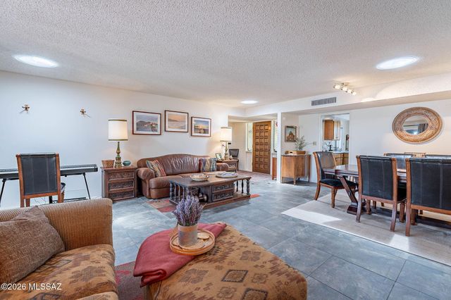 625 W Camino Corto, Green Valley, AZ 85614